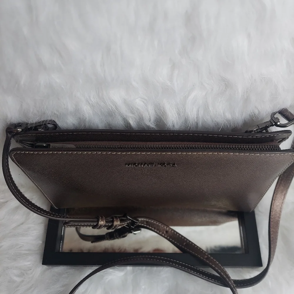 Michael Kors crossbody purse - Picture 4 of 7